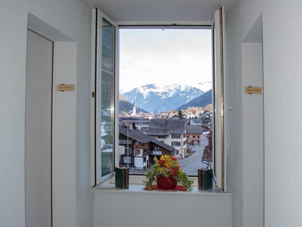 Hotel Restaurant Raben Linthal Екстер'єр фото