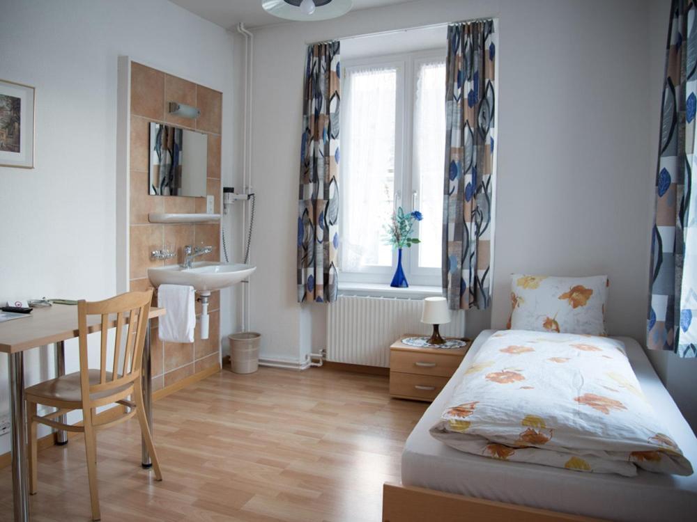 Hotel Restaurant Raben Linthal Екстер'єр фото