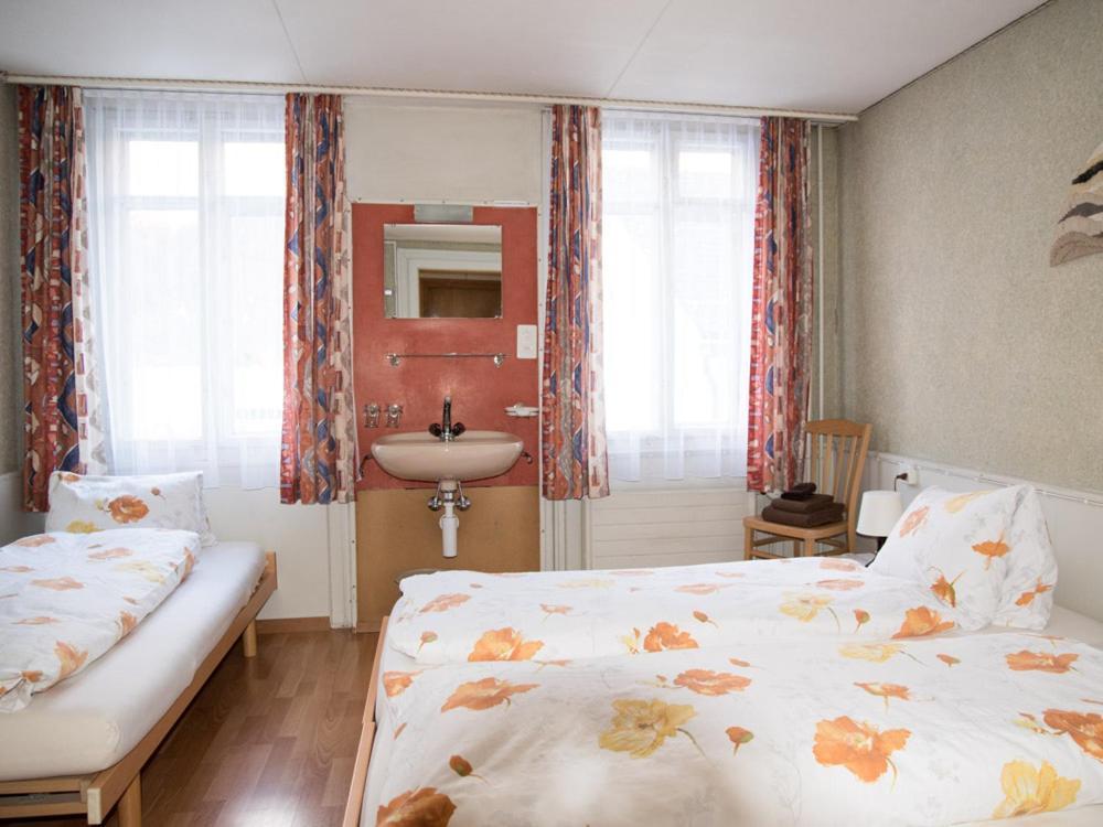 Hotel Restaurant Raben Linthal Екстер'єр фото