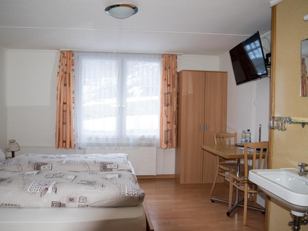 Hotel Restaurant Raben Linthal Екстер'єр фото
