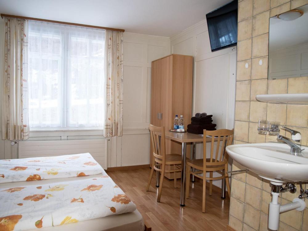 Hotel Restaurant Raben Linthal Екстер'єр фото