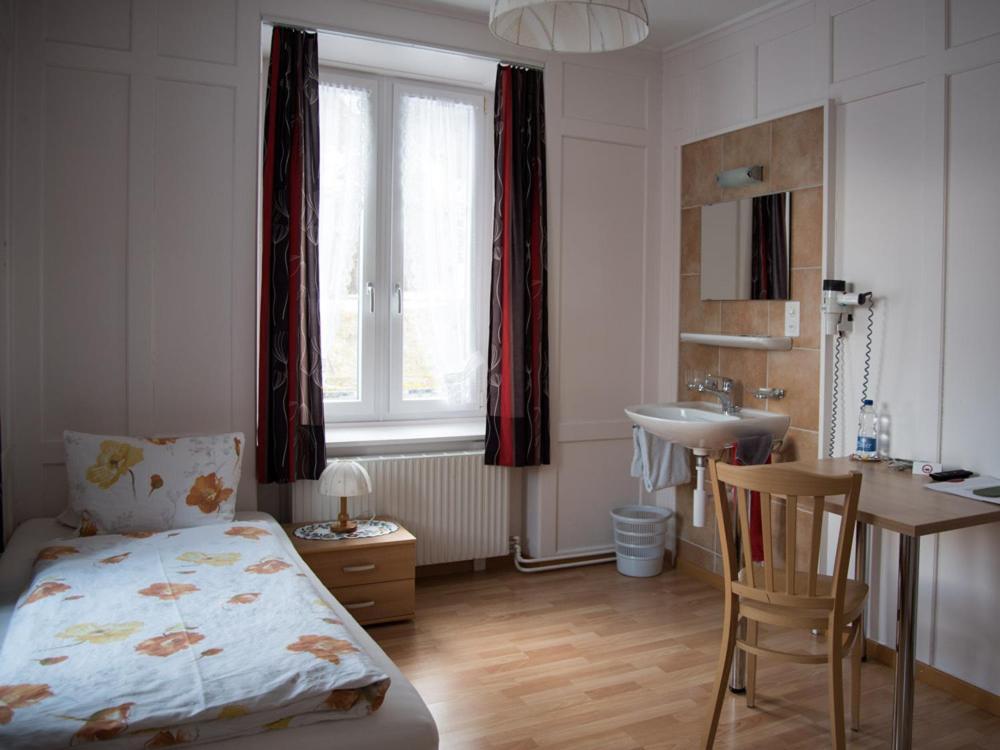 Hotel Restaurant Raben Linthal Екстер'єр фото