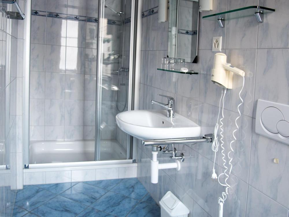 Hotel Restaurant Raben Linthal Екстер'єр фото