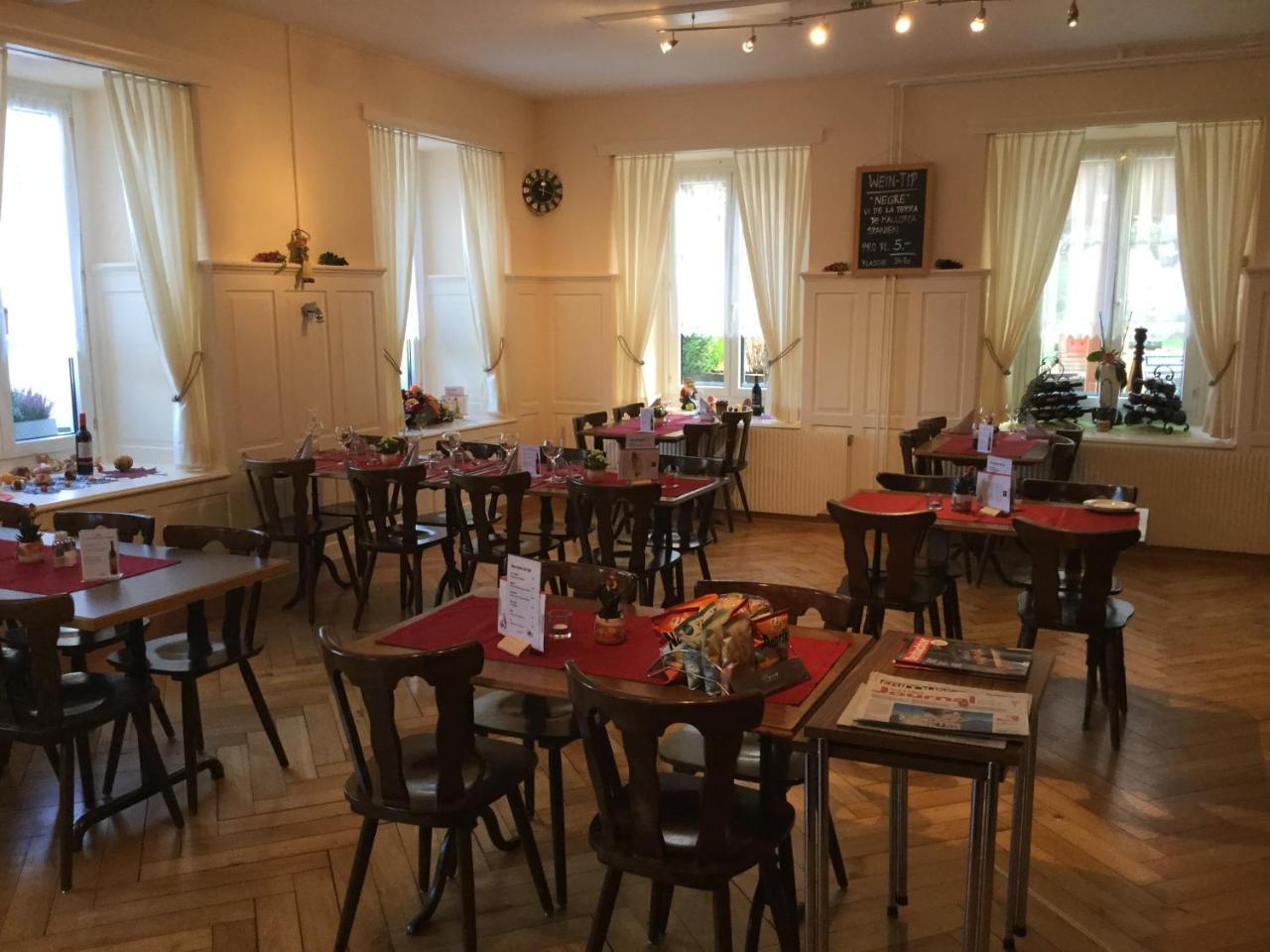 Hotel Restaurant Raben Linthal Екстер'єр фото