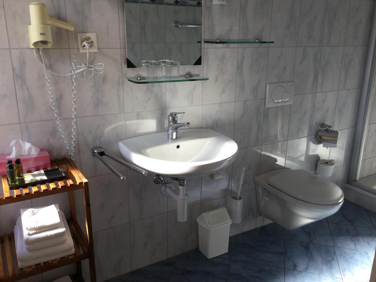 Hotel Restaurant Raben Linthal Екстер'єр фото